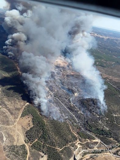Activado el Plan 1 de Emergencias por el incendio de Almonaster y desalojadas dos aldeas