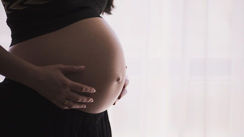 Huelva registra dos embarazadas hospitalizadas por Covid, una de ellas en UCI