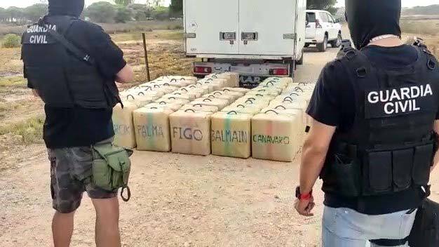 La Guardia Civil aborta la entrada de 3.200 kilos de hachís por Mazagón e Isla Cristina