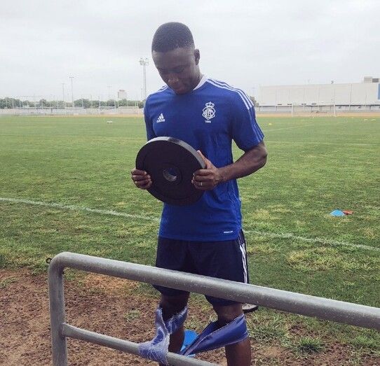 Ya van 22 fichajes en el Recre con el del central ghanés de 28 años Anaba