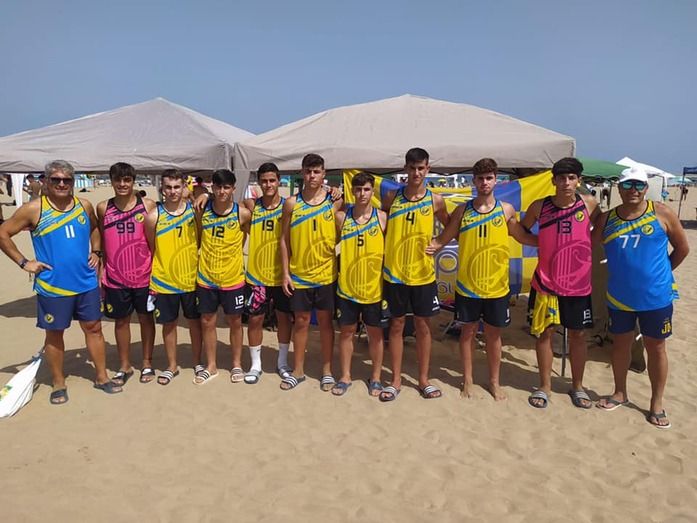Tres jugadores moguereños se proclaman campeones de España de balonmano playa