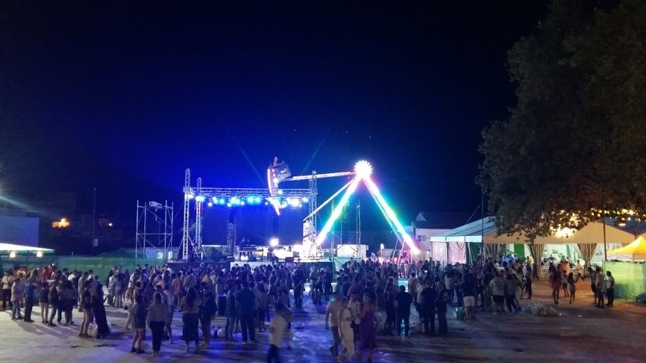 Desfile de Gigantes y Cabezudos y encendido del alumbrado en el primer día de la Feria de Agosto de Aracena