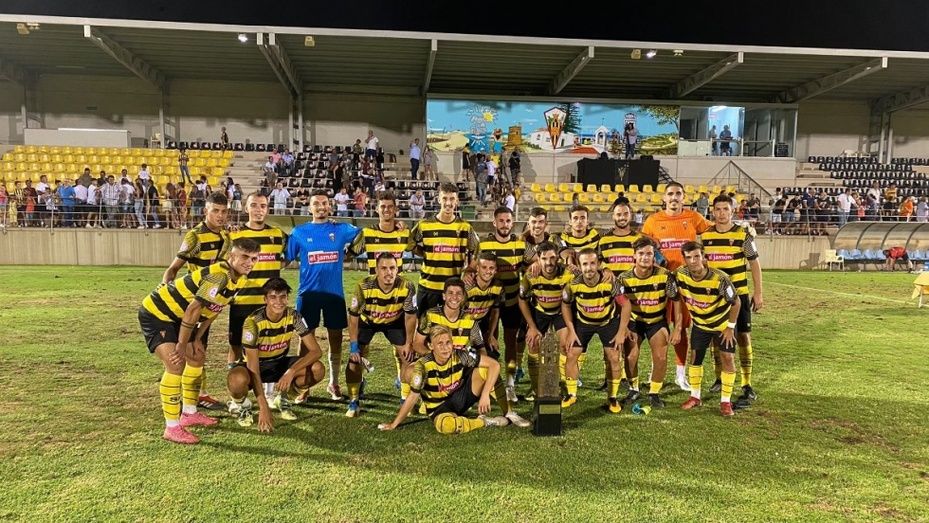 El San Roque se lleva el Trofeo de la Bella tras empatar con el Ayamonte (1-1)