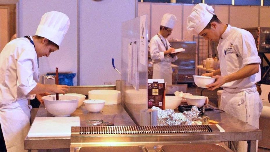 Los hosteleros reciben con 'incredulidad y sorpresa' las medidas sobre ahorro energético del Gobierno