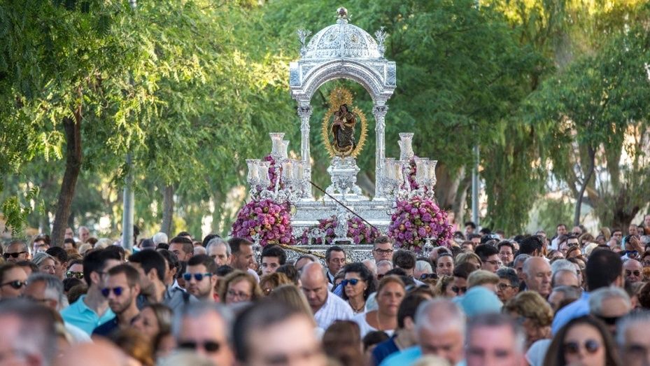 Dispositivo especial para la tradicional bajada de la Virgen de la Cinta