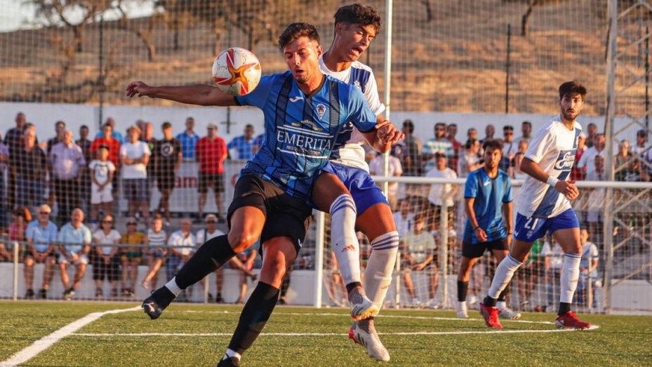Juanito se luce en la goleada del Decano al Herrerías (0-10)