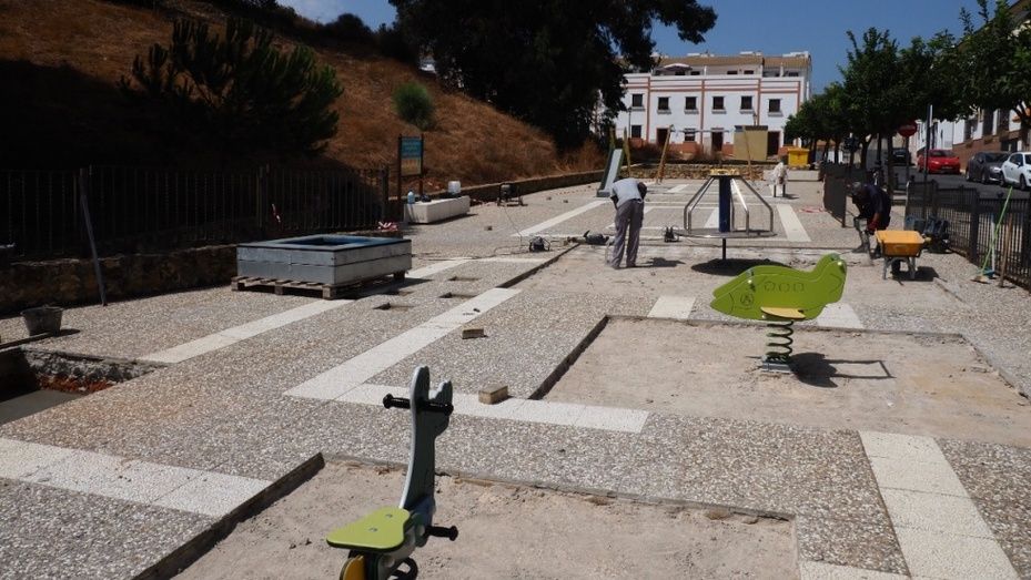 El Ayuntamiento de Palos avanza en su plan de seguridad en los parques infantiles