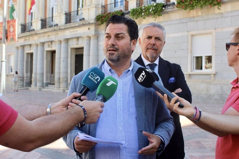 Vox, PP y Ciudadanos critican al Ayuntamiento de Huelva tras el incendio de la antigua estación de Renfe