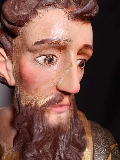 La imagen de San Bartolomé ya en está en Beas tras casi seis meses de restauración