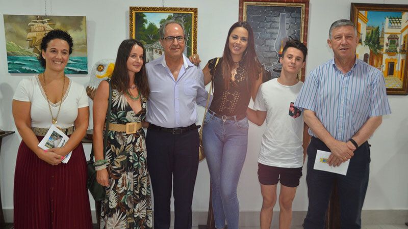 El palermo Joaquín Dacosta expone sus obras en la Oficina de Turismo de la localidad