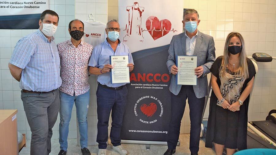 El Ayuntamiento de Palos firma un convenio de colaboración con la asociación de pacientes cardiacos