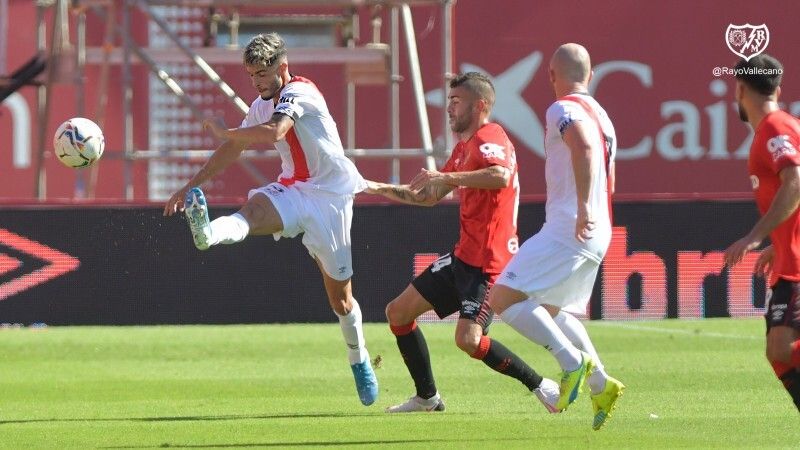 Mario Hernández debuta en Segunda División con el Rayo Vallecano