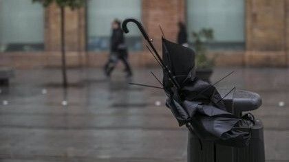 Huelva registra casi una veintena de incidencias por el temporal de lluvia y viento, la mayoría de ellas en la capital