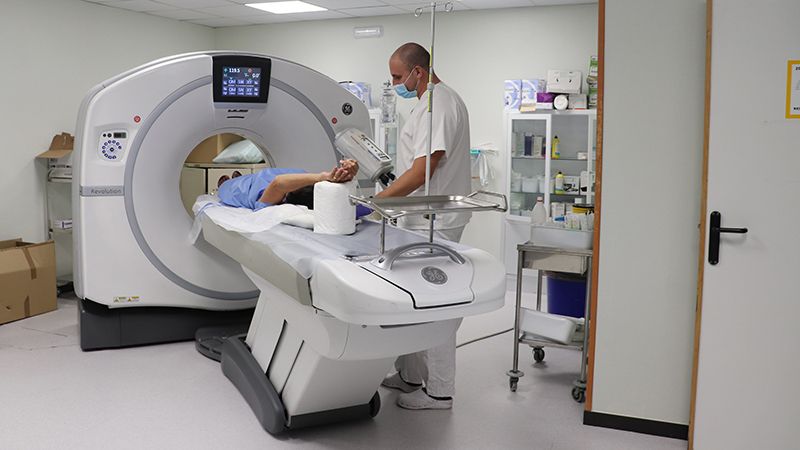 El Hospital Juan Ramón Jiménez incorpora tres nuevos TAC para sustituir a los actuales