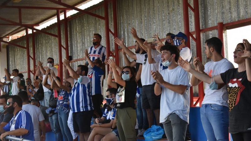 La afición albiazul hace latir el corazón del Colombino en el Marismas