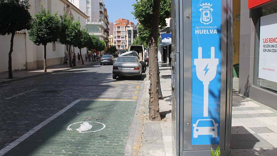 La capital contará con cuatro nuevos puntos de recarga de coches eléctricos