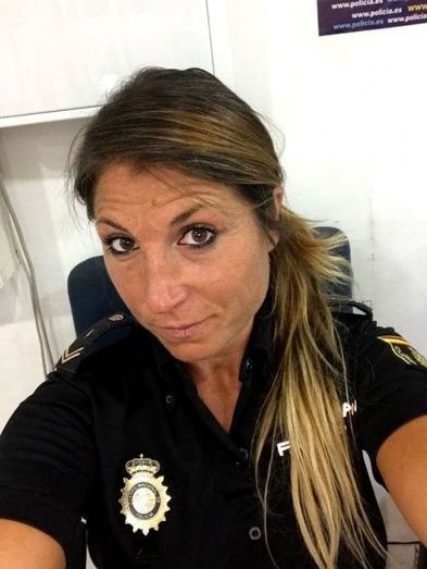 La policía nacional onubense Montse Torres, premiada en los Galardones de Protección Animal: “Me ayuda a seguir en la lucha”