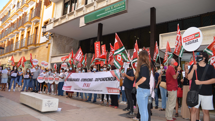 Trabajadoras de la dependencia vuelven a reclamar el desbloqueo del convenio