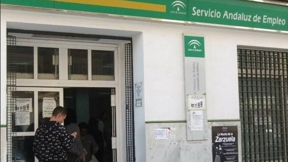 Huelva anota una caída del paro del 7% en agosto con agricultura y servicios tirando del empleo