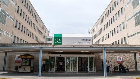Evacuan al hospital a cuatro personas tras una colisión entre dos vehículos en El Portil