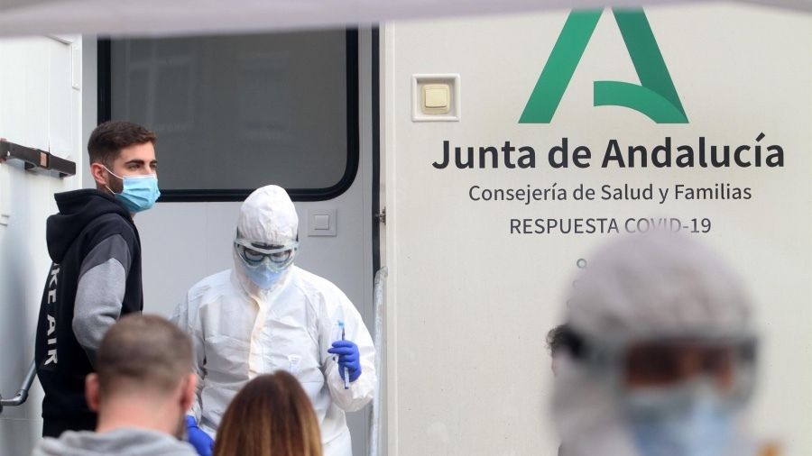 Sevilla adelanta a Huelva como segunda provincia andaluza con más incidencia Covid