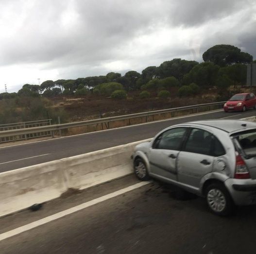 Un herido y varios minutos de retenciones tras un accidente en la A-497 en sentido Punta Umbría