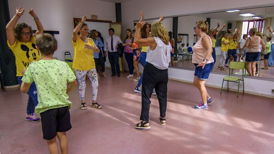 Desde cante y bailes hasta cocina o manualidades: arranca un nuevo curso de Cultura en los Barrios