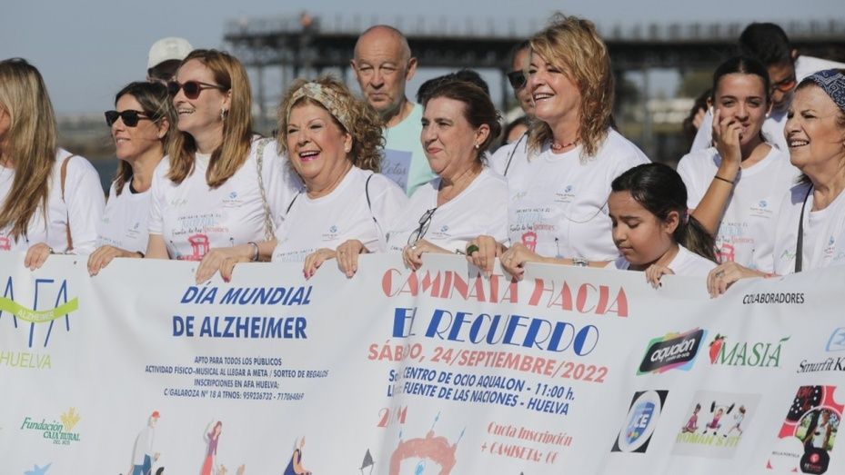 Cientos de onubenses participan en la “Caminata hacia el recuerdo… Fuente de las Naciones”