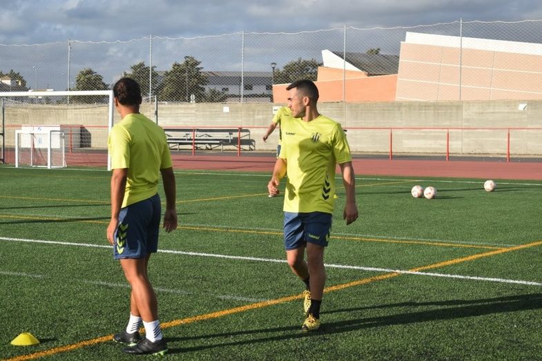 Joselu empieza a entrenar con el Cartaya para coger pronto un óptimo tono físico