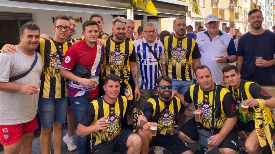 Ya se vive la pasión del derbi onubense en las calles de Lepe