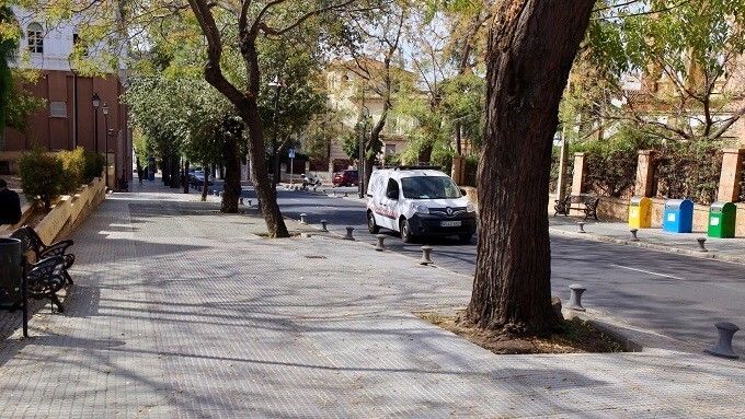 Averías fortuitas en la avenida Manuel Siurot y en la conducción de la carretera de San Juan del Puerto afectando a varios polígonos