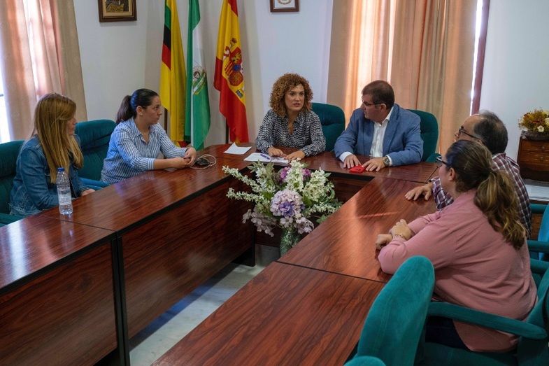 Bienvenida al 'Autobús de la Repoblación' en Cortegana