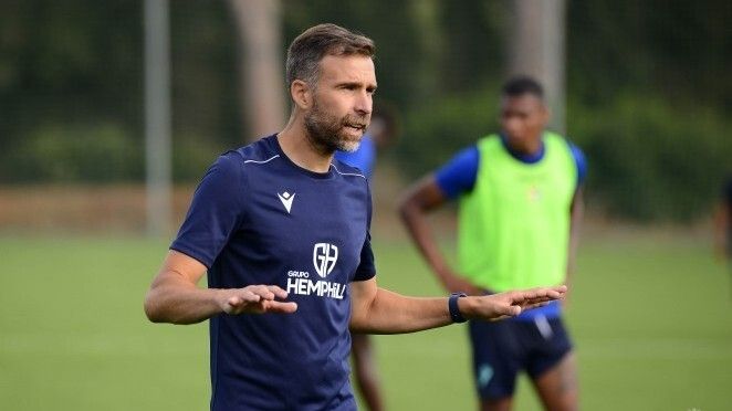 De la amistad de Abel Gómez con Alberto Cifuentes al mal recuerdo albiazul del Cádiz Mirandilla