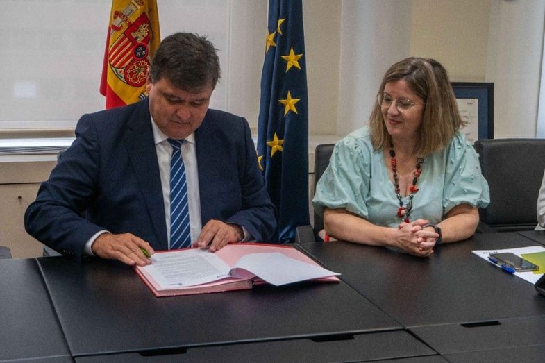 Adif entrega al Ayuntamiento de Huelva la antigua estación de Renfe, que irá destinada a usos dotacionales públicos