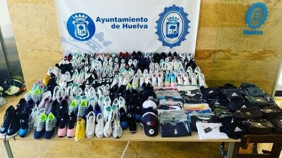 A disposición judicial un tendero del mercadillo municipal de Huelva por agredir a varios agentes
