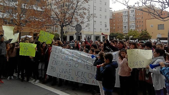 El Ampa del IES Fuente Juncal de Aljaraque sigue denunciando la masificación del centro educativo
