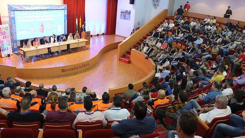 La médico superviviente del tsunami de Indonesia, María Belón, inauguró el Congreso de Catástrofes