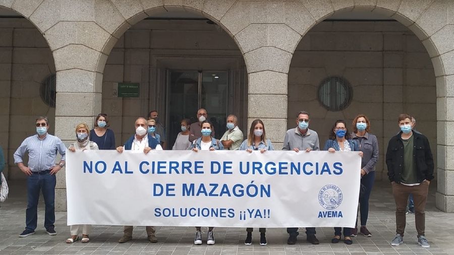Avema se concentra contra el cierre de Urgencias en Mazagón
