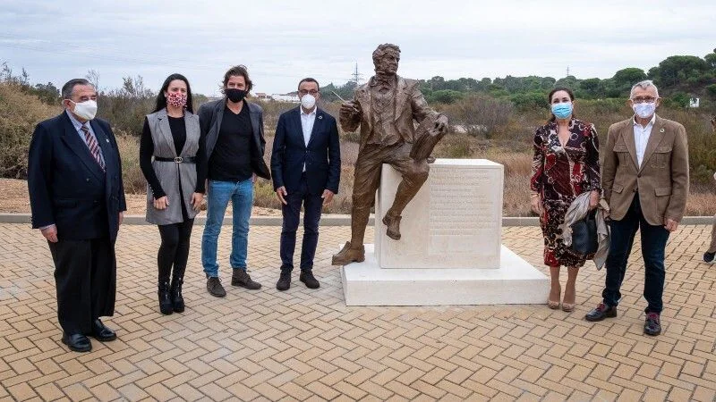 Una escultura de Washington Irving homenajea en La Rábida su contribución al conocimiento de los lugares colombinos