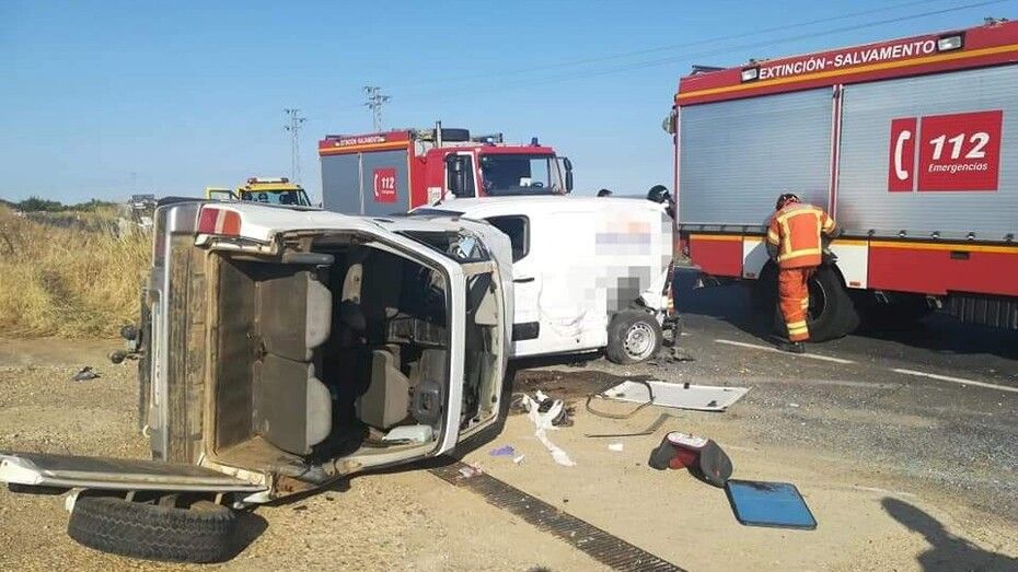 Una colisión frontolateral entre dos vehículos en la A-472 deja dos heridos