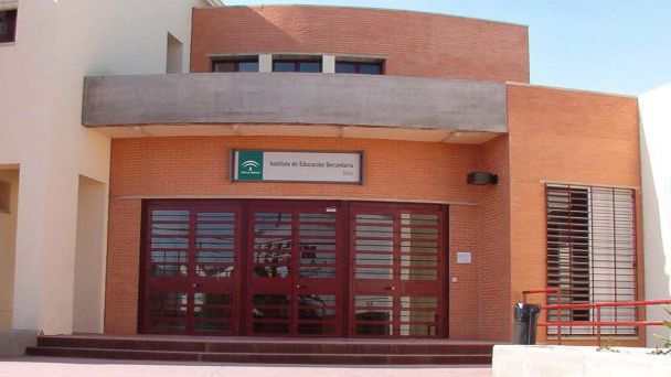 Confinan un aula del IES de Villalba del Alcor tras el positivo de un alumno