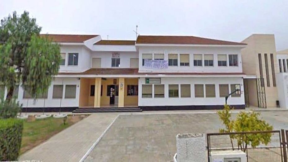 Cierran todas las aulas de Primaria y Secundaria de un colegio de Escacena y las de Infantil de otro de Niebla