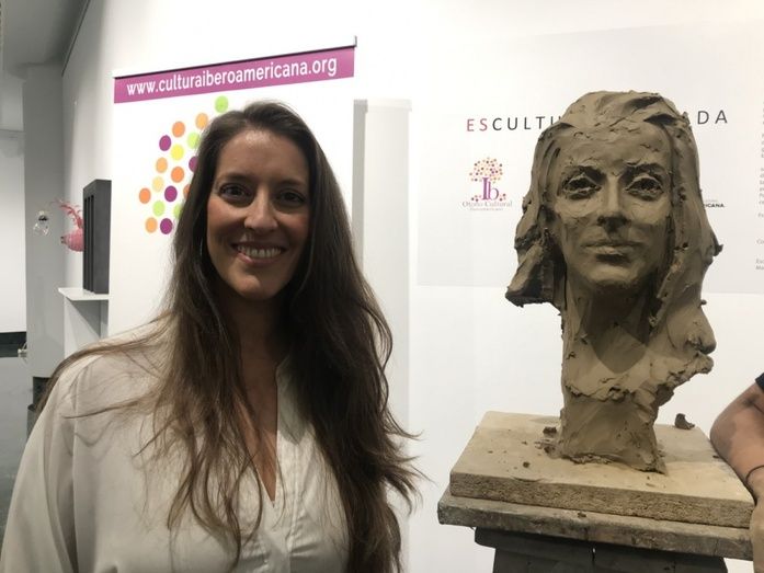 El OCIb clausura su exposición ‘(Es)cultura liberada’ con un busto de Argentina