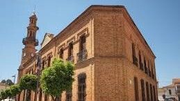 Nuevos positivos de un funcionario del Ayuntamiento de Nerva y de un maestro del colegio