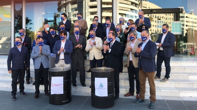 Empresarios de Huelva queman los presupuestos del Estado y estudian pedir asilo a Portugal