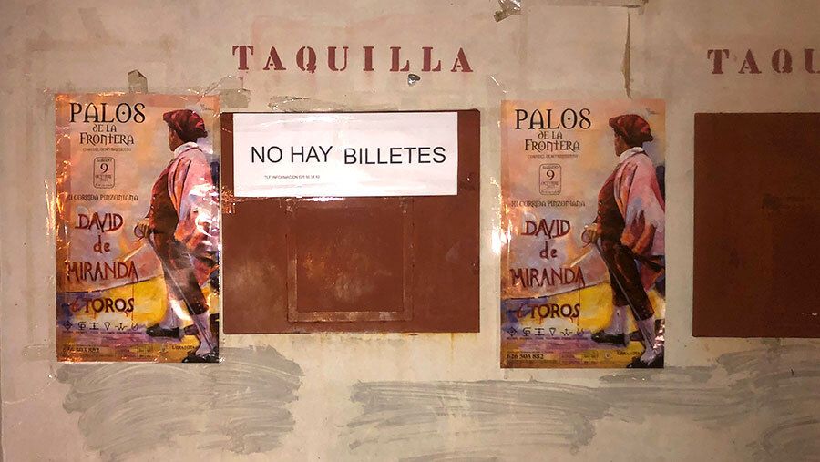 Cartel de 'no hay billetes' para la 'encerrona' de David de Miranda en la Plaza del Descubrimiento