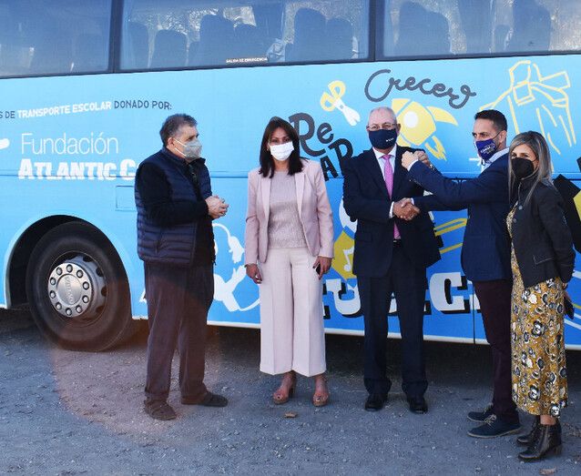La Ciudad de los Niños estrena un autobús escolar donado por la Fundación Atlantic Copper
