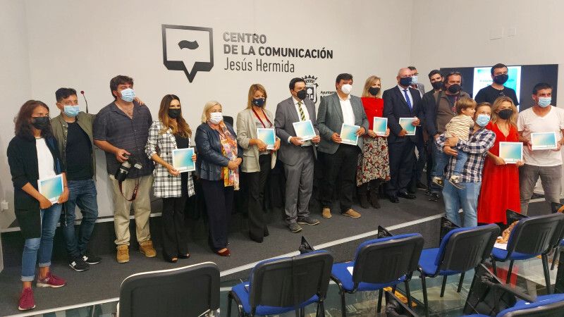 La APH incorpora textos de periodistas locales a su tradicional anuario fotográfico