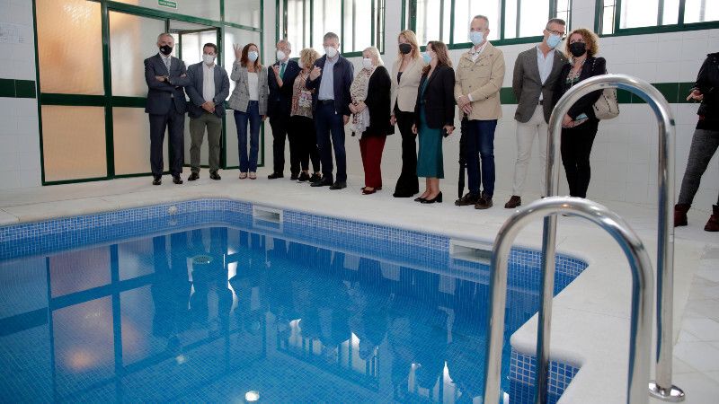 Aspapronias inaugura su piscina terapéutica tras una remodelación