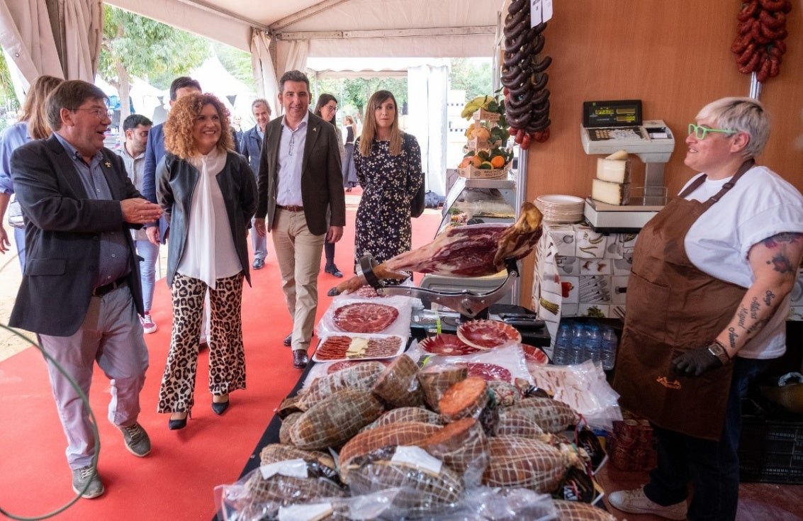 La presidenta de la Diputación destaca el papel del sector agrícola en el desarrollo integral y sostenible